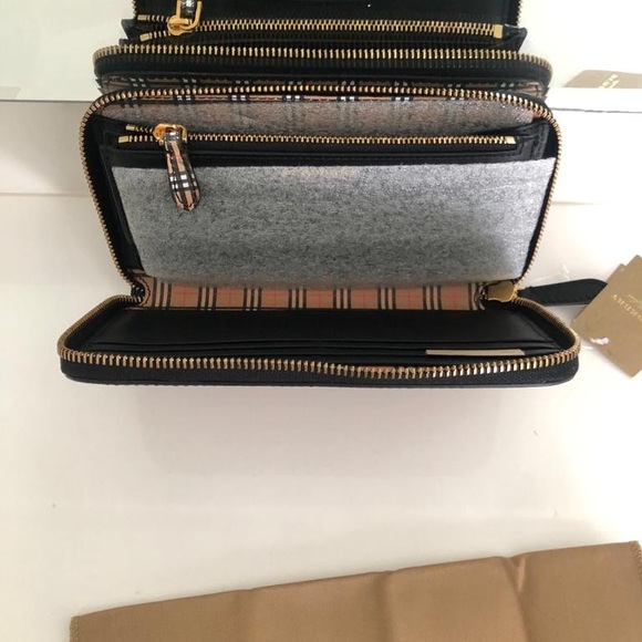 Authentic Burberry check continental wallet - Picture 3 of 4
